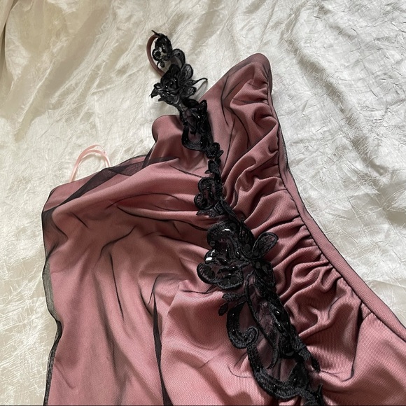 Pink and black one-shoulder asymmetrical formal dress with slit - Picture 2 of 15